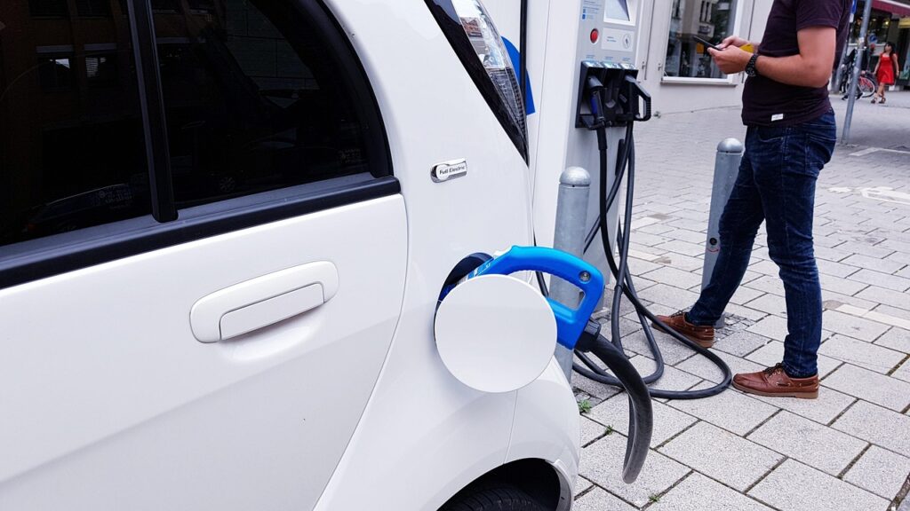 Carro Elétrico: Como Funciona, Benefícios e Modelos Populares no Brasil